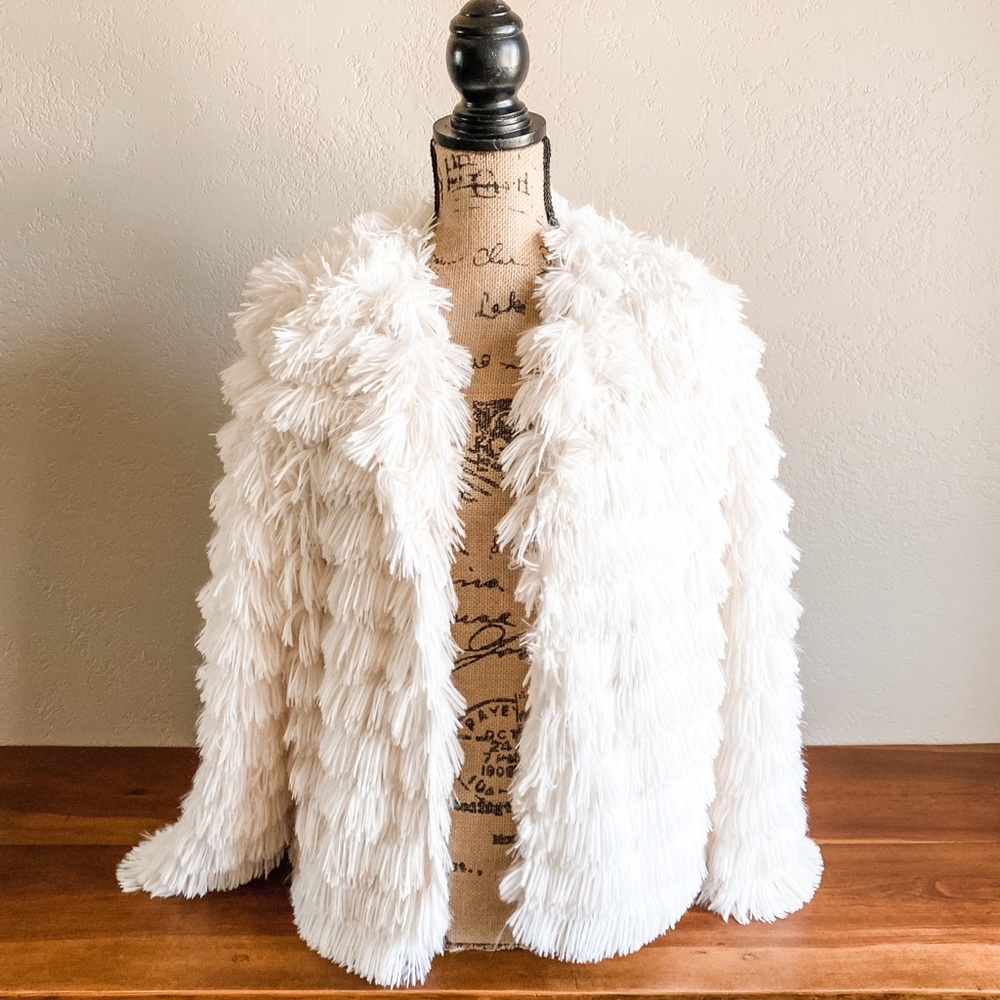 🤍 Ivory Faux Fur Jacket 🤍